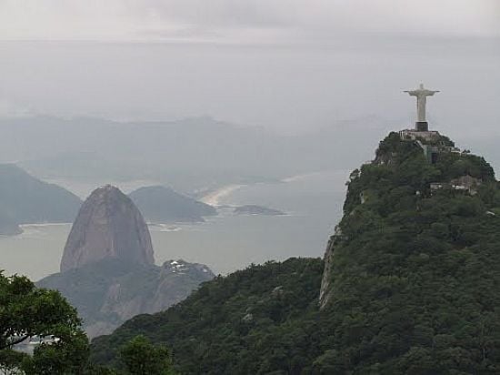 CRISTO REDENTOR E PO DE AUCAR NA PRAIA DA TIJUCA EM RIO DE JANEIRO-RJ-FOTO:ERI MARTINS - RIO DE JANEIRO - RJ