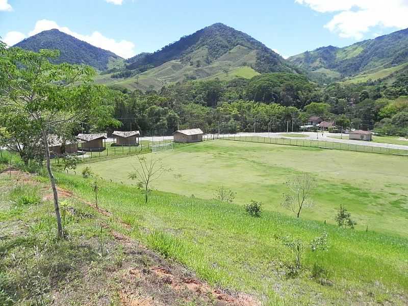 SANA-RJ-CAMPO DE FUTEBOL DO COLGIO MUNICIPAL-FOTO:PAULO NORONHA - SANA - RJ