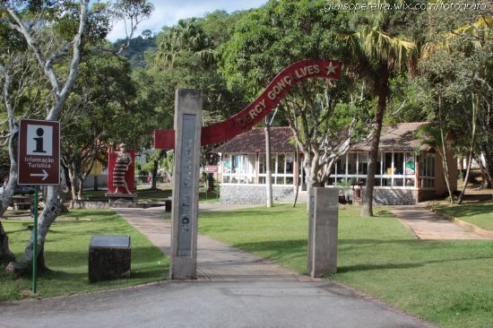 PRAA DERCY GONALVES, POR GLAISO PEREIRA - SANTA MARIA MADALENA - RJ