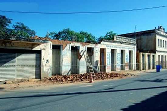 RUINAS NA PRAA NILO PEANHA, POR MANOEL ALFREDO - SANTO EDUARDO - RJ
