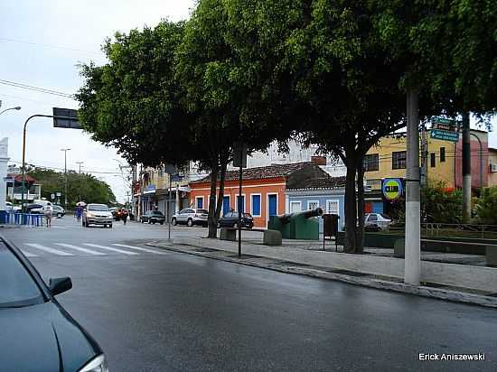AVENIDA CENTRAL EM SO PEDRO DA ALDEIA-RJ-FOTO:ERICK ANISZEWSKI - SO PEDRO DA ALDEIA - RJ