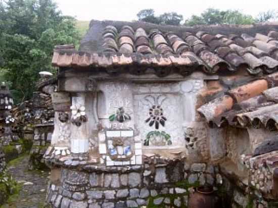 CASA DA FLOR EM SO PEDRO DA ALDEIA-RJ-FOTO:AASPETC.COM - SO PEDRO DA ALDEIA - RJ