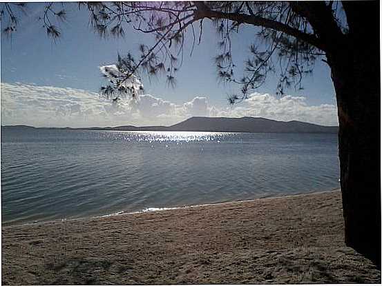 PRAIA DO SOSSEGO, POR MONICA VILLARDE - SO PEDRO DA ALDEIA - RJ