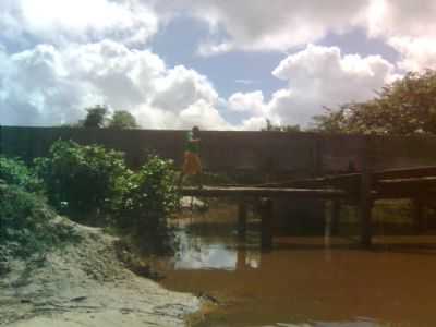 PONTE SOBRE O RIO, POR GEISY - ITANAGRA - BA