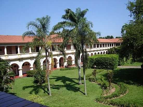 PTIO INTERNO DA UNIVERSIDADE FEDERAL RURAL DO RIO DE JANEIRO EM SEROPDICA-RJ-FOTO:RCANDRE - SEROPDICA - RJ