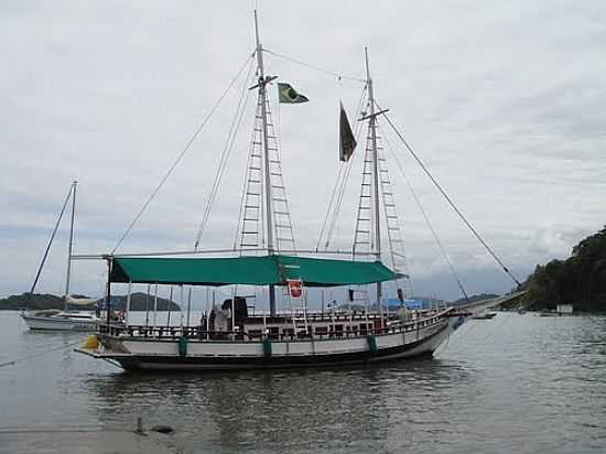 BARCO EM TARITUBA-RJ-FOTO:J RODRIGUES - TARITUBA - RJ