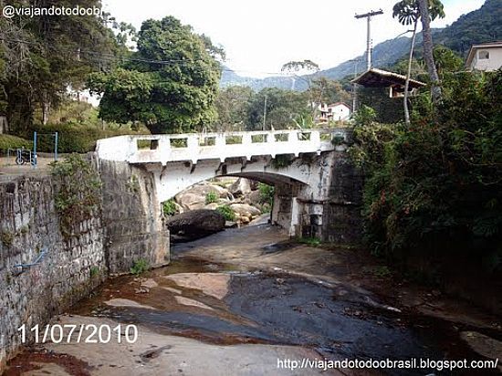 CASCATA DOS AMORES E A PONTE EM TERESPOLIS-RJ-FOTO:SERGIO FALCETTI - TERESPOLIS - RJ