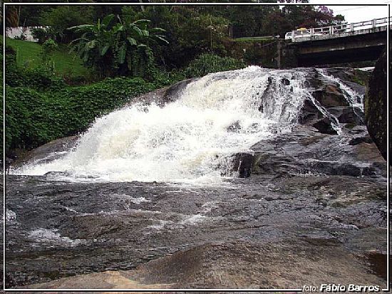 TERESPOLIS-RJ-CACHOEIRA SOB A PONTE-FOTO:FBIO BARROS - TERESPOLIS - RJ