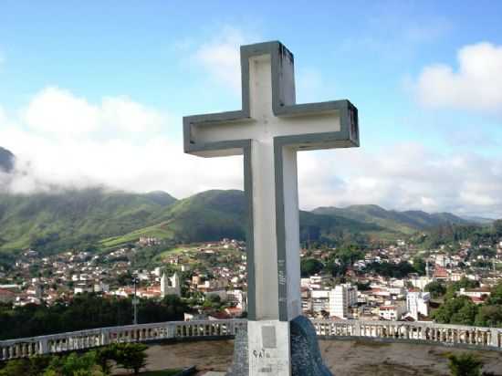 CRUZEIRO COM OS MORROS EM VOLTA DA CIDADE, POR MRCIA SILVA - VALENA - RJ