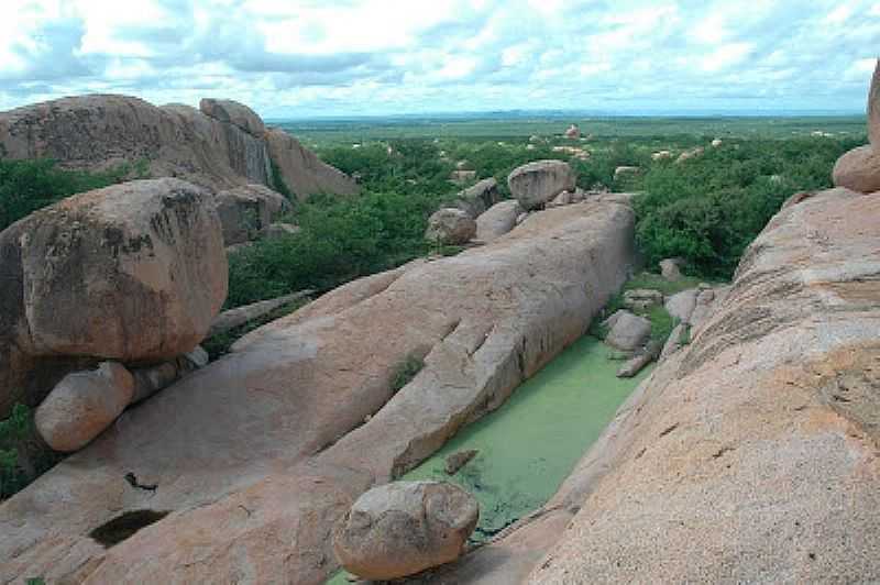 AFONSO BEZERRA-RN-PISCINA NATURAL NA SERRA DE FLORES-FOTO:RNAFONSOBEZERRA. - AFONSO BEZERRA - RN