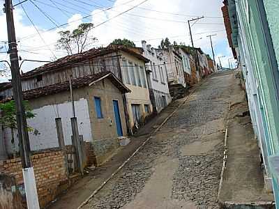 LADEIRA DO CAVACO EM ITAPEBI, POR ARNALDO ALVER. - ITAPEBI - BA