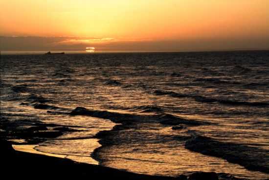 POR DO SOL NA PRAIA DE UPANEMA, POR LAURO DUARTE DA COSTA - AREIA BRANCA - RN