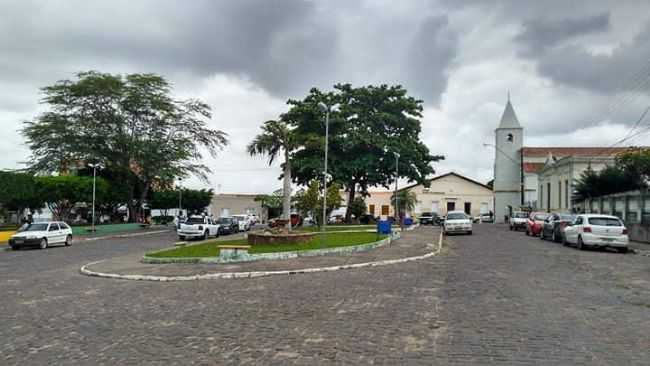 PRAA DA BANDEIRA E IGREJA MATRIZ DE ITAPICURU BA, POR FTIMA ANDRADE - ITAPICURU - BA