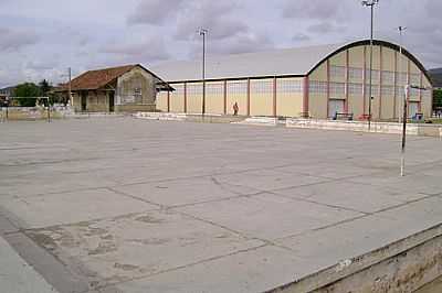 VISTA DA ANTIGA ESTAO DE TREM E DO GINSIO DE ESPORTESPOR PEDRO MEDEIROS - FRUTUOSO GOMES - RN