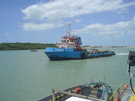 REBOCADOR NO RIO ARATUA EM GUAMAR-FOTO:MOACIR REINALDO - GUAMAR - RN