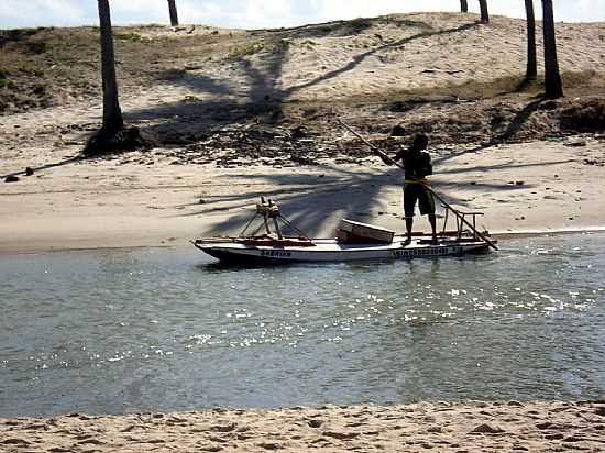 PESCADOR NO RIO DA BARRA DE MAXARANGUAPE-RN-FOTO:MRIO MRCIUS - MAXARANGUAPE - RN