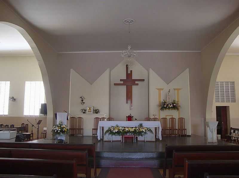 PARNAMIRIM-RN-INTERIOR DA MATRIZ DE N.SRA.DE FTIMA-FOTO:JOSERLEY C DE SOUZA - PARNAMIRIM - RN