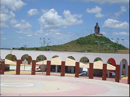 ESPAO DE LAZER E NEGCIOS VILA DE TODOS,E AO FUNDO IMAGEM DE SANTA RITA EM SANTA CRUZ-FOTO:WALTER LEITE - SANTA CRUZ - RN