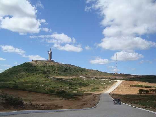 SUBIDA PRINCIPAL PARA A ESTTUA DE SANTA RITA EM SANTA CRUZ-FOTO:WALTER LEITE - SANTA CRUZ - RN