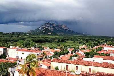 A CIDADE E AO FUNDO A SERRA DO MULUNGU-FOTO:ZAILDO - SO JOO DO SABUGI - RN