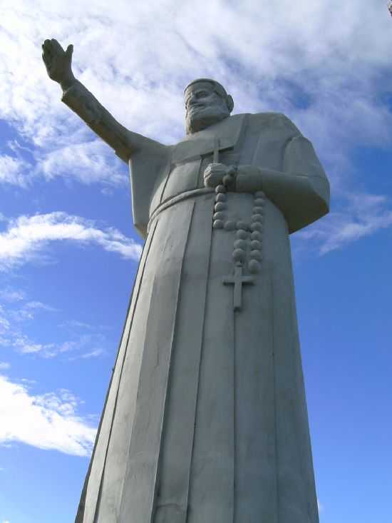 ESTTUA DE FREI DAMIO, POR GISELIA HENRIQUE BEZERRA - SO JOS DO CAMPESTRE - RN