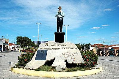 MONUMENTO DEDICADO AO MONSENHOR EXPEDITO  PROFETA DAS GUAS - SO PAULO DO POTENGI - RN