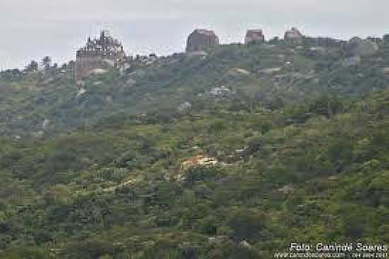 CASTELO NO TOPO DA SERRA-FOTO:JESSICAMENDESCARAUBAS - SERRA DA TAPUIA - RN