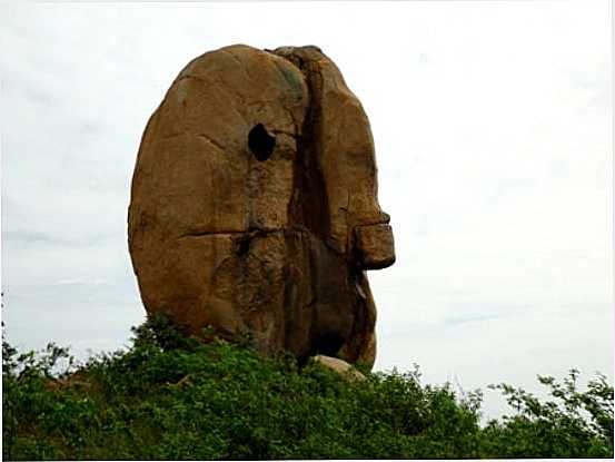 PEDRA DO NARIZ, SITUADA NA LOCALIDADE DENOMINADA POR BASTIES, POR GARDENIA - SERRINHA DOS PINTOS - RN