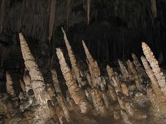 ITUAU-BA-ESTALAGMITES NA GRUTA DA MANGABEIRA-FOTO:JAMILLEOP - ITUAU - BA
