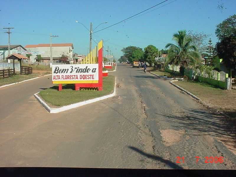 ALTA FLORESTA DO OESTE-RO-AVENIDA DE ENTRADA DA CIDADE-FOTO:WWW.SICREDIUNIVALES.COM.BR - ALTA FLORESTA DO OESTE - RO