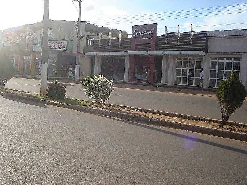 ARIQUEMES-RO-COMRCIO NA AVENIDA CANA-FOTO:BRAULIO GERHARDT - ARIQUEMES - RO