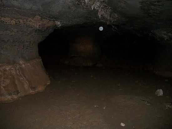 IUI-BA-CORREDOR PRINCIPAL DA GRUTA TOCA VALADA-FOTO:RAKPLEIADE - IUIU - BA