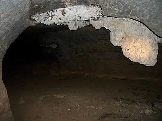 IUI-BA-ESTALACTITES NA GRUTA TOCA VALADA-FOTO:RAKPLEIADE - IUIU - BA