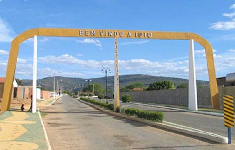 IUIU-BA-PRTICO DE ENTRADA DA CIDADE-FOTO:YOUSEARCH.CO - IUIU - BA