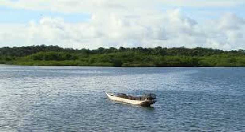 JACURUNA-BA-BARCO DE PESCA NO RIO JAGUARIPE-FOTO:DAVID FADUL  - JACURUNA - BA