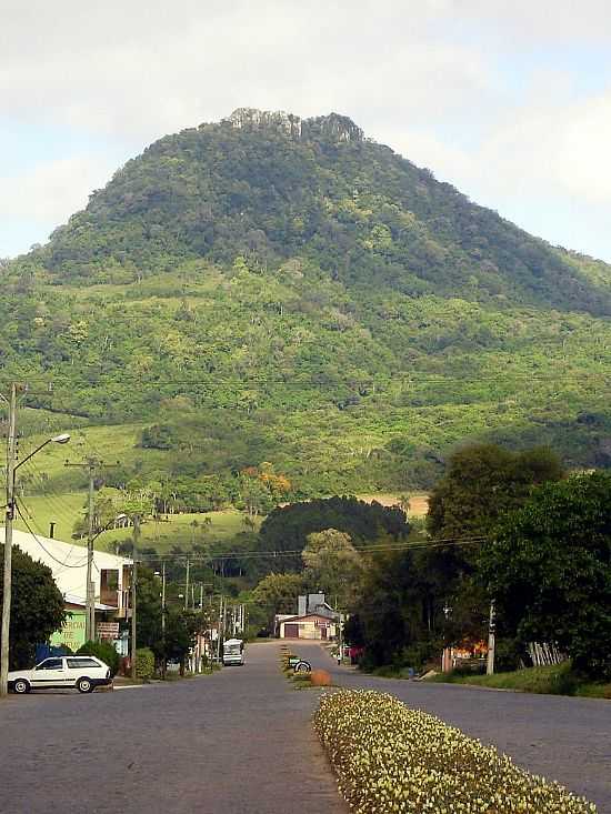 MORRO AGUDO VISTO DA AV.CONCRDIA EM AGUDO-RS-FOTO:FSCHULTZ - AGUDO - RS