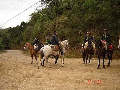 CAVALEIROS SERRANOS-FOTO:LLLERSCH  - ALTO PAREDO - RS