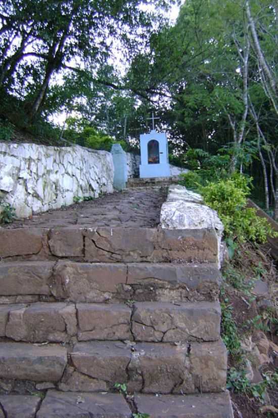 ESCADARIAS DA CAPELINHA EM ALTO URUGUAI-FOTO:MARCELO L. CHRISTOFF - ALTO URUGUAI - RS