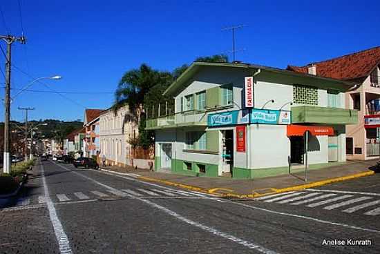 ANTNIO PRADO-RS-RUA DA CIDADE-FOTO:ANELISE KUNRATH - ANTNIO PRADO - RS