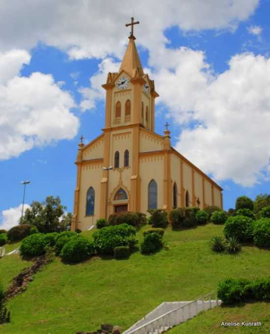 IGREJA CATLICA, POR ANELISE KUNRATH - ARVOREZINHA - RS