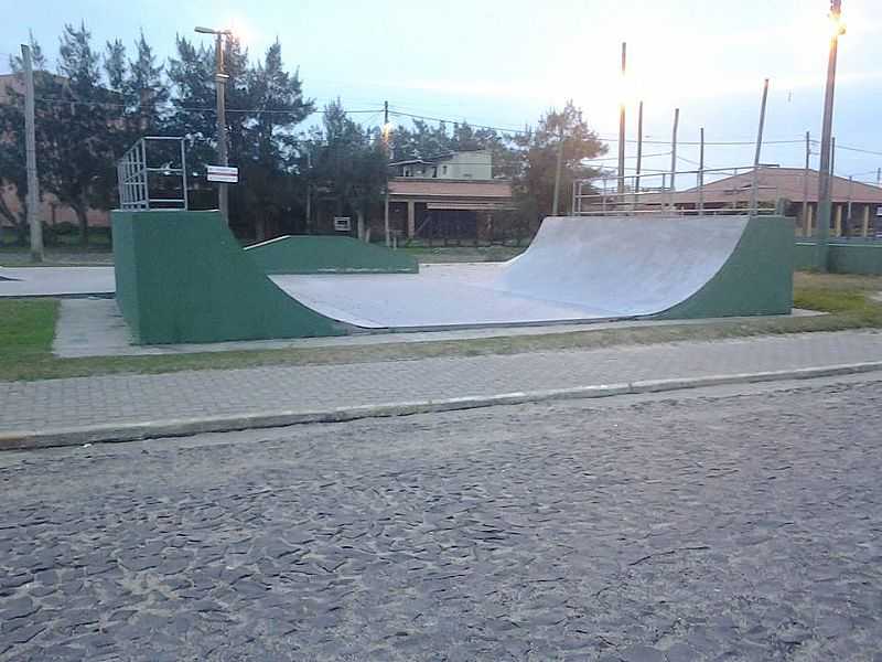 BALNERIO PINHAL-RS-PISTA DE SKATE - BALNERIO PINHAL - RS