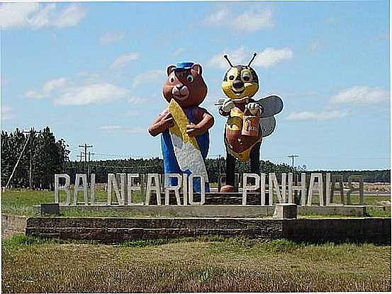 PRTICO DE ENTRADA DA CIDADE DE BALNERIO PINHAL-FOTO:PCRAPAKI-TRAMANDA-R - BALNERIO PINHAL - RS