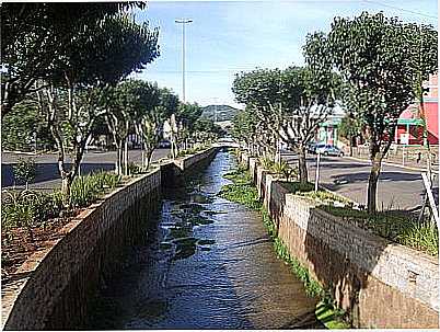 RIACHO NO CENTRO DA CIDADE-FOTO:AURI BRANDO  - BARO DE COTEGIPE - RS