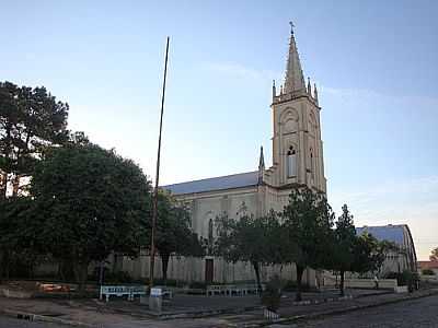 IGREJA MATRIZ-PRAA DA BANDEIRA-FOTO:HENRIQUE DE BORBA  - BARRA DO RIBEIRO - RS