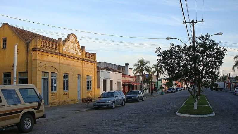 BARRA DO RIBEIRO-RS-PRDIO PATRIMNIO HISTRICO DE 1934-FOTO:HENRIQUE DE BORBA - BARRA DO RIBEIRO - RS