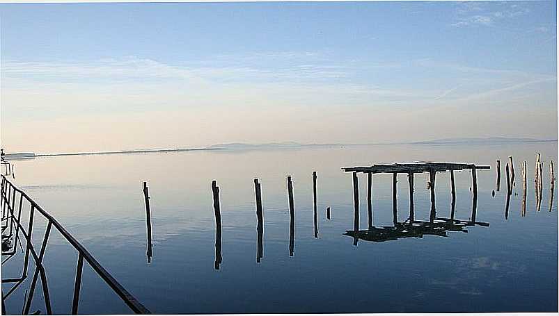 BARRA DO RIBEIRO-RS-VELHO PIER  BEIRA DA LAGUNA DOS PATOS-FOTO:HENRIQUE DE BORBA - BARRA DO RIBEIRO - RS