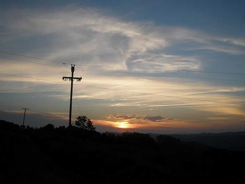 BARRA DO RIO AZUL-RS-NASCER DO SOL-FOTO:CASSIANO ERNESTO - BARRA DO RIO AZUL - RS