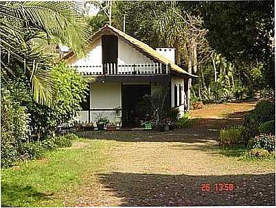CASA DAS FLORES E MUSEU DO COLONO-HENRIQUELUISENGEL - BOM PRINCPIO - RS