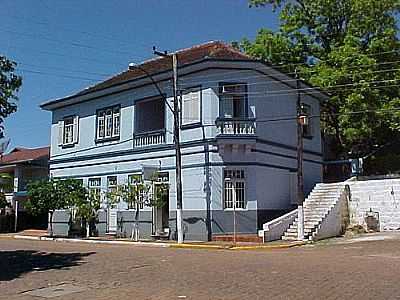 CASA DO INCIO DA COLONIZACO, POR JOHN ESPIG - BOM RETIRO DO SUL - RS