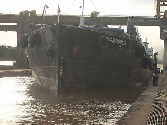 BOM RETIRO DO SUL-RS-BARCO PASSANDO PELA ECLUSA-FOTO:JOSIAS PORCIUNCULA OBES - BOM RETIRO DO SUL - RS